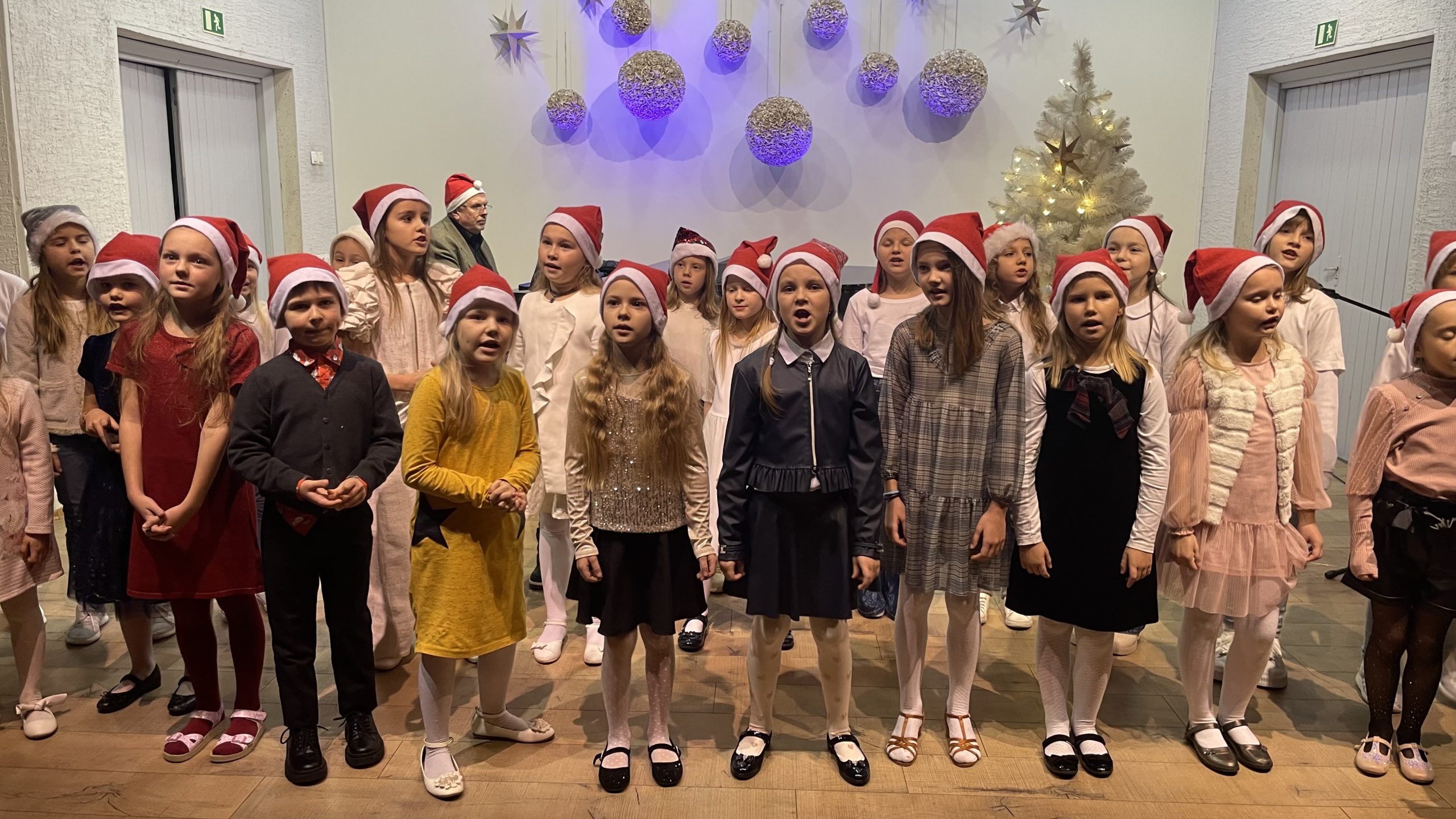 Ankstyvojo meninio ugdymo ir chorinio dainavimo klasių mokinių kalėdinis koncertas