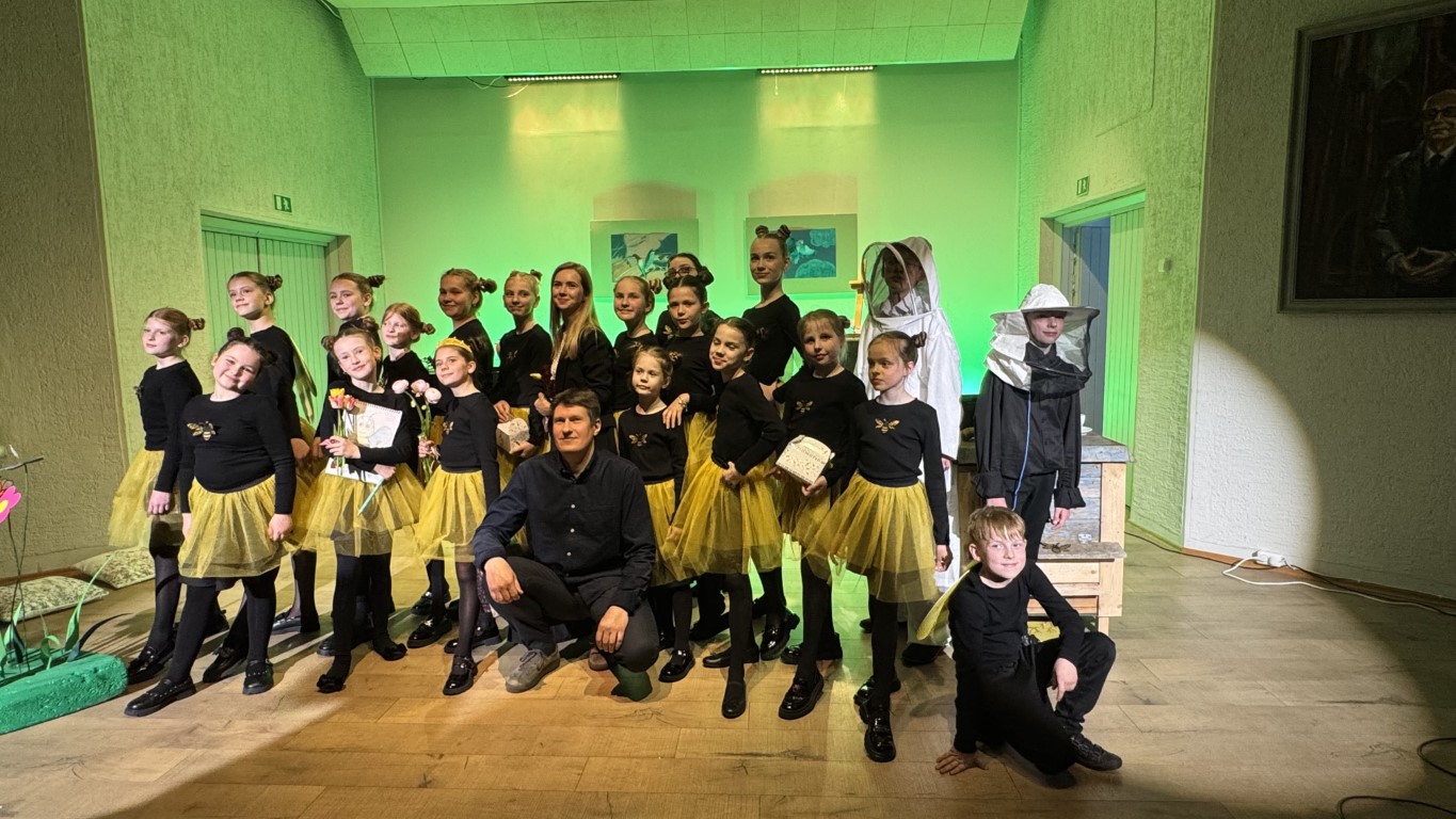 Miuziklo „Dūzgės avily“ premjera!