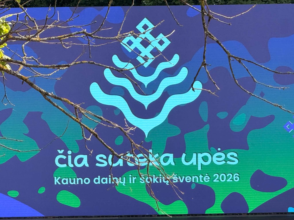 Lietuvos moksleivių ir jaunimo dainų ir šokių šventė „Čia suteka upės“